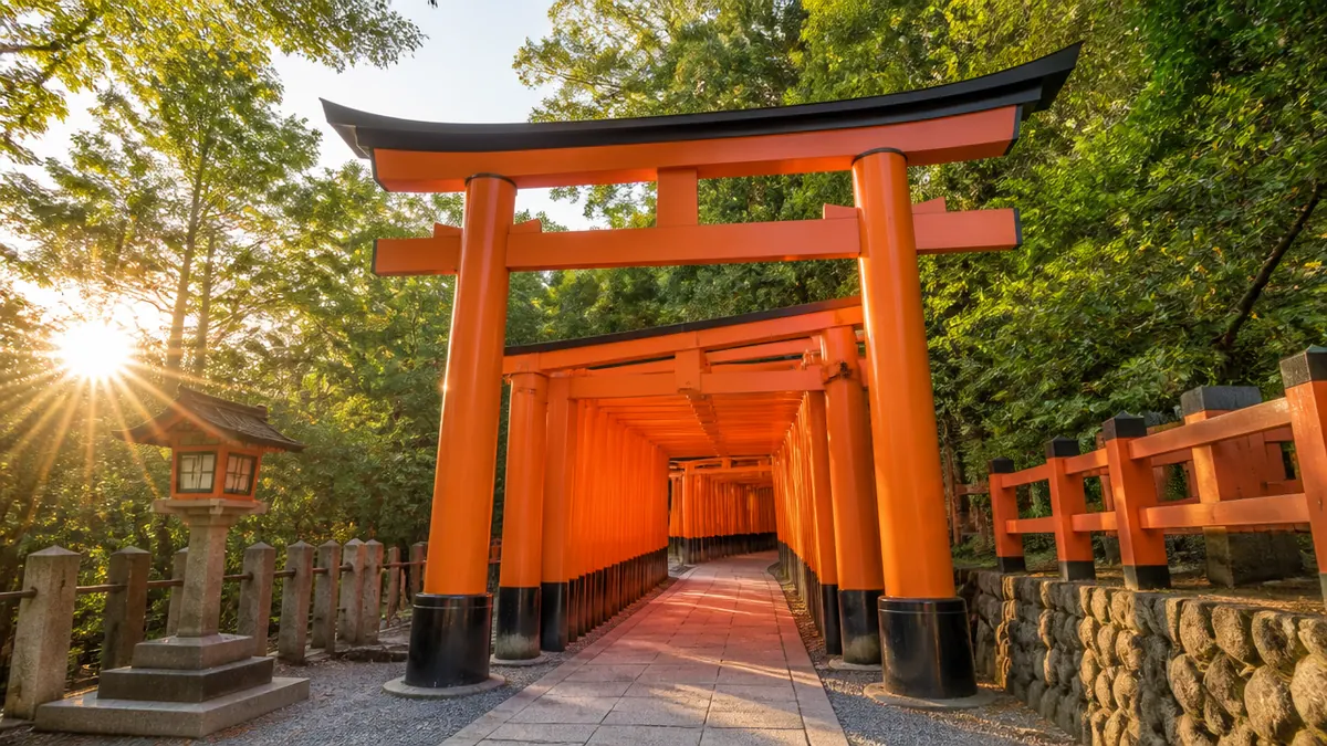拝観時間の前に到着すべき?|混雑を避けるベスト参拝時間帯の解説画像