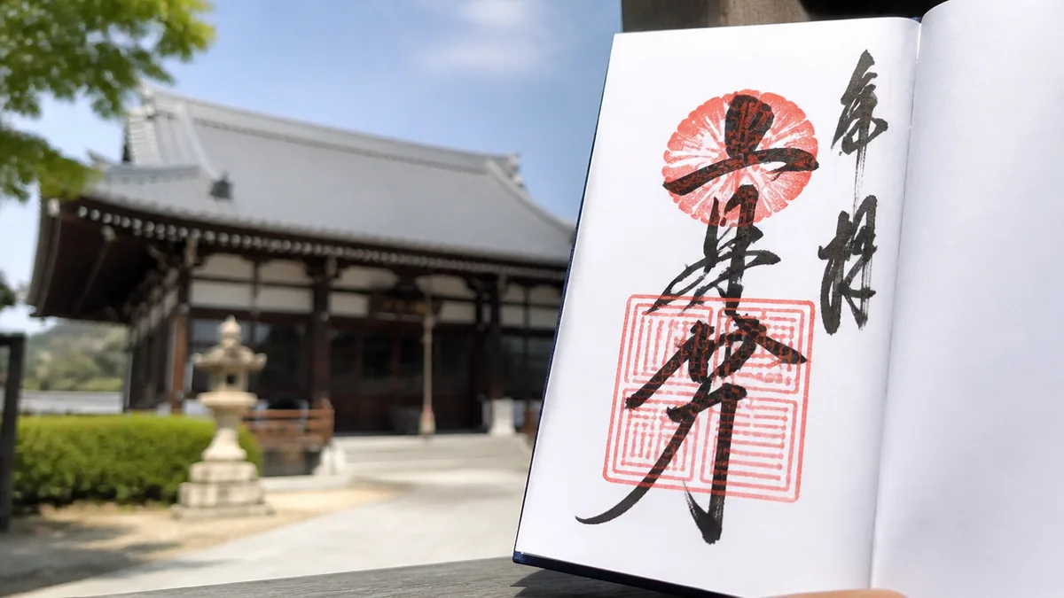 一緒に楽しみたい境内の見どころ|壬生塚・千体仏塔・本堂の解説画像